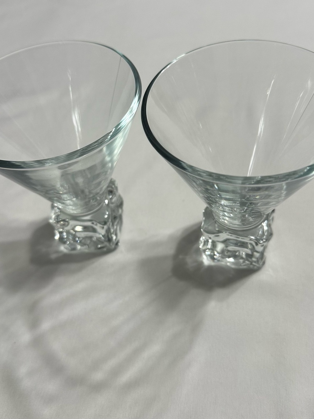 Set of 2 Clear Glass Martini / Cocktail Glasses